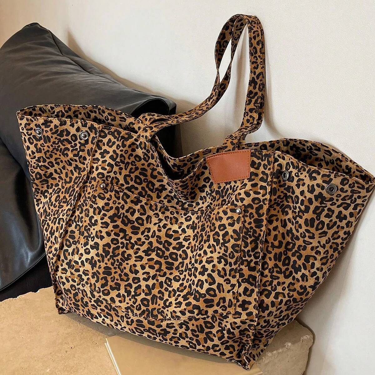 Fashionable And Personalized Large-Capacity Tote Multifunctional Leopard Random Print Shoulder Bag,