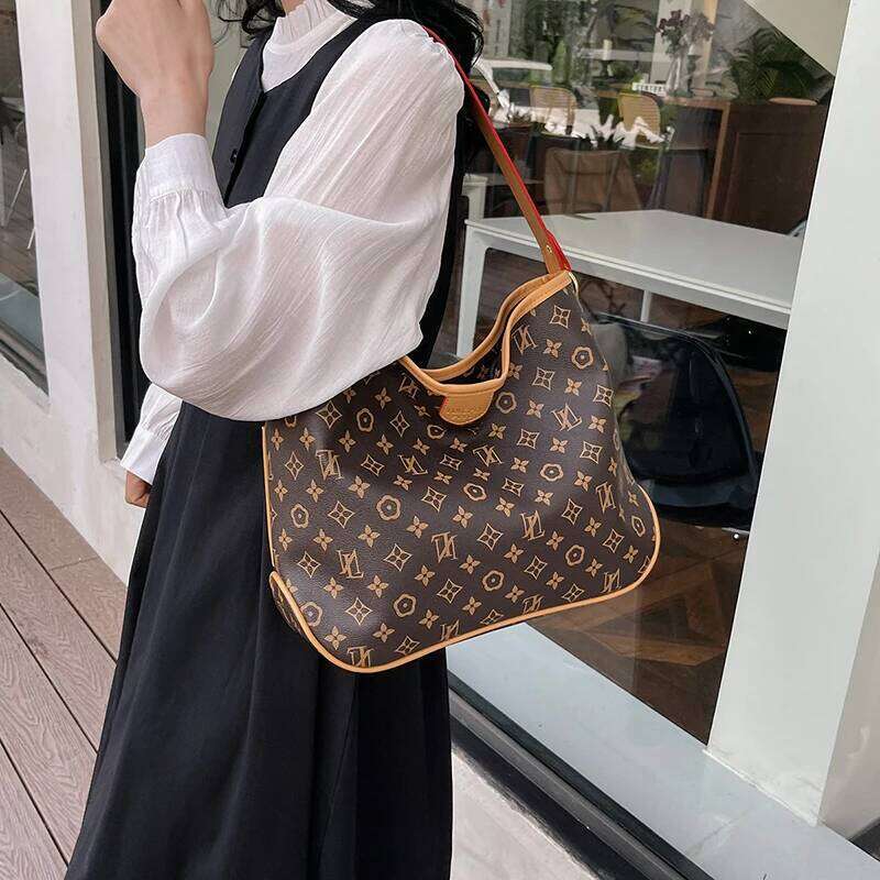 Stylish Crossbody Handbag Women, High Grade Leather Made, Famous Designer, Popular Classic Charm