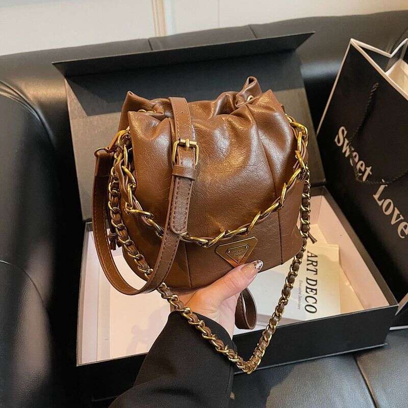 Soft leather pleated bucket bag, women's light bags with a stylish and niche high-end texture, chain shoulder