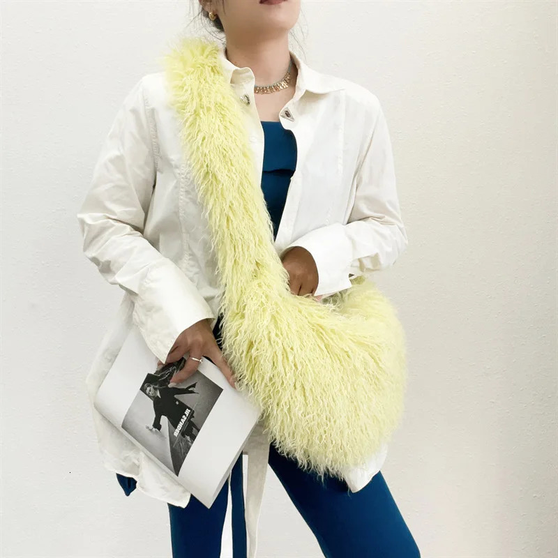 Artificial Wool Womens Furry Shoulder Bag Winter Fashion Ladies Faux Fur Crossbody Bags Large Capacity Female Plush Handbags 250818