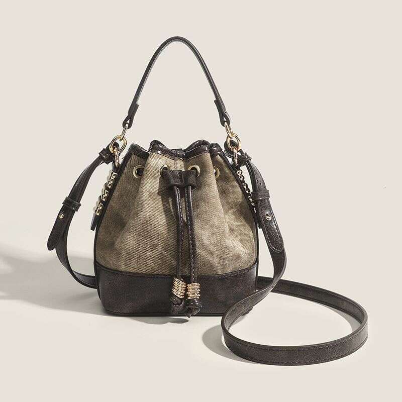 Ladies' 2024 new trendy high-end oil painting bucket bag, this year's popular single shoulder crossbody commuting bag