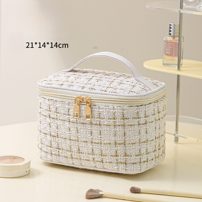 Free Shipping Designer Large Capacity Makeup Bag Travel Portable Small Fragrance Bag Storage Bag Fashionable And Casual Handheld Toiletry Bag