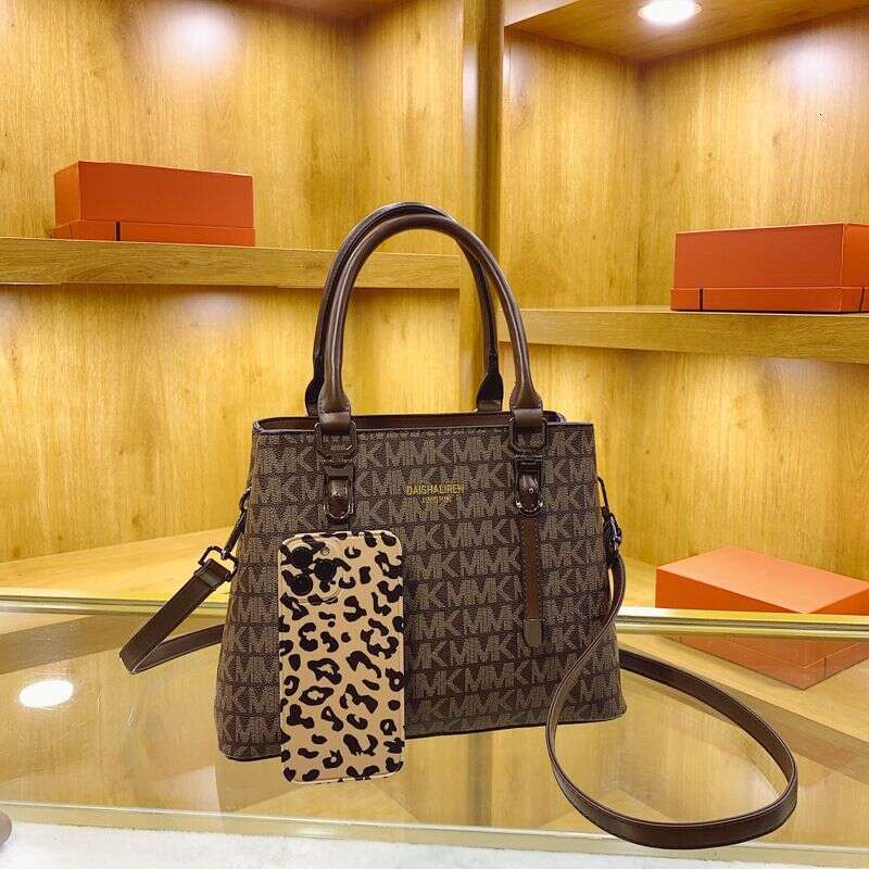 Handbag Large Capacity 2024 New Fashionable, Versatile, And Atmospheric Single Shoulder Diagonal Cross Mom's Women's Bag