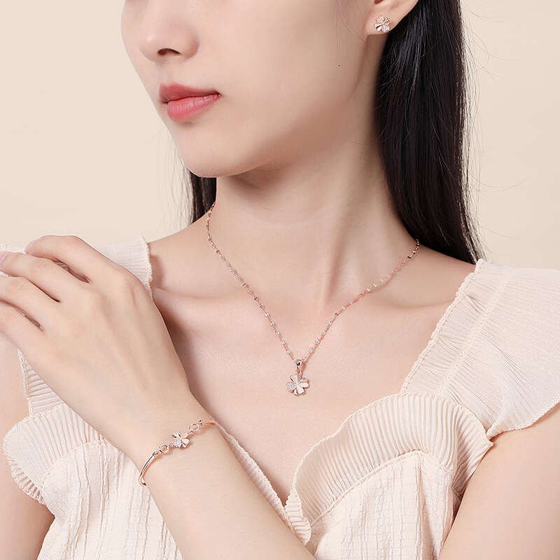 S999 2024 Lucky Four-Leaf Clover Necklace Pure Elegant Pendant Women's Collarbone Chain Sier Jewelry