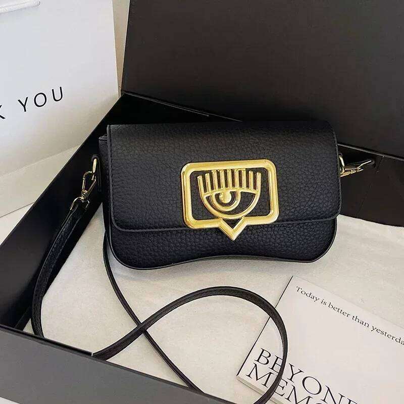 Elegant Classic Leather Messenger Purse Bag For Women With Commuter Style And Large Capacity Vintage