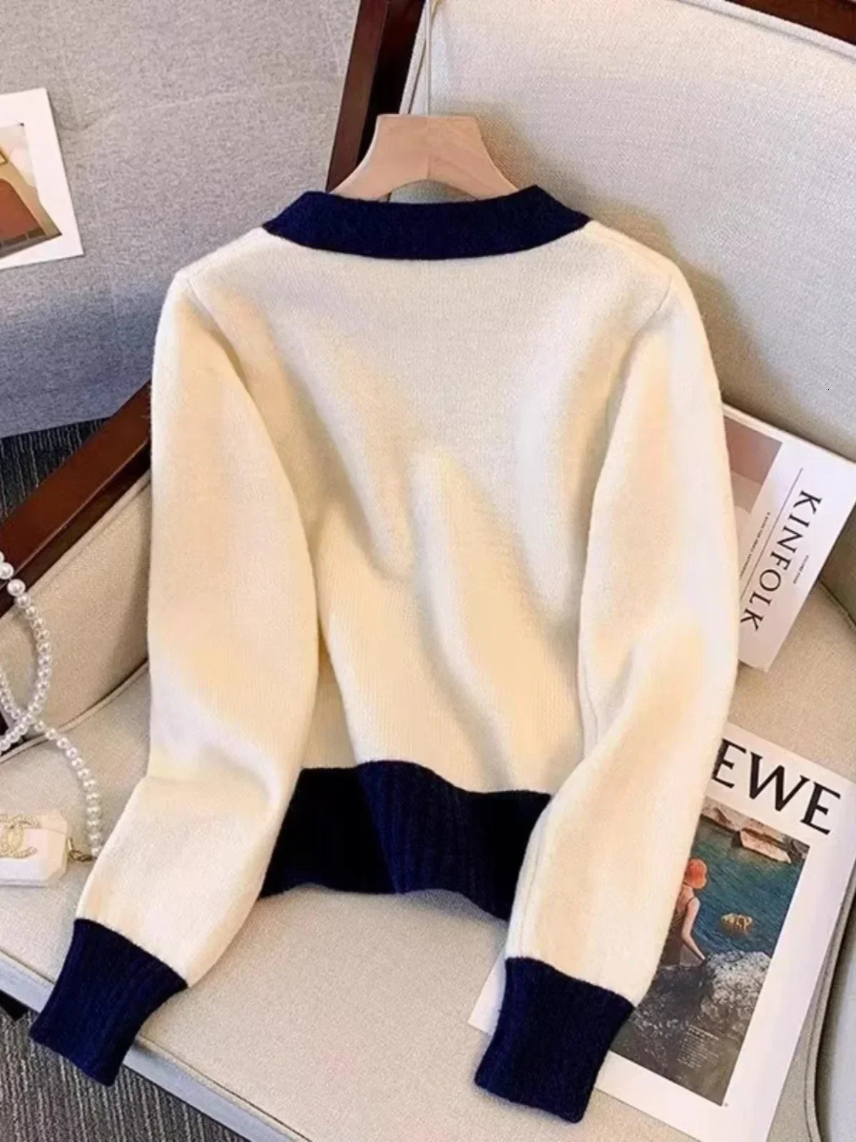 Classics Fashion Badge Vneck Short Jacket Slim Fit Knitted Cardigan Office Lady Streetwear Sweater Coat Autumn Long Sleeve 250819