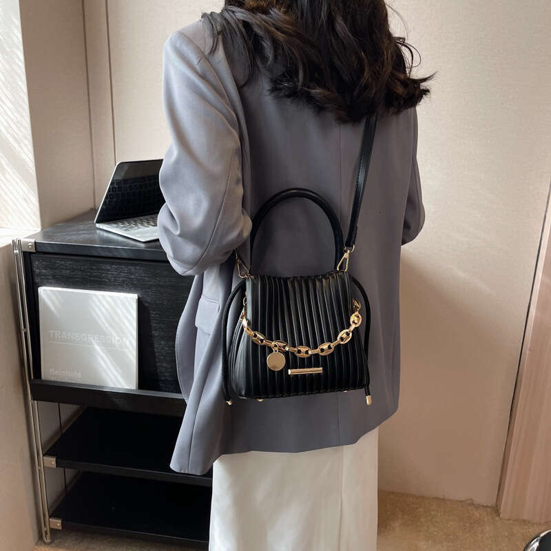 Handheld Pleated for Women Designer Summer 2025 New Trendy Fashion Niche Bags Bucket Versatile Ins Style Single Shoulder Crossbody Bag