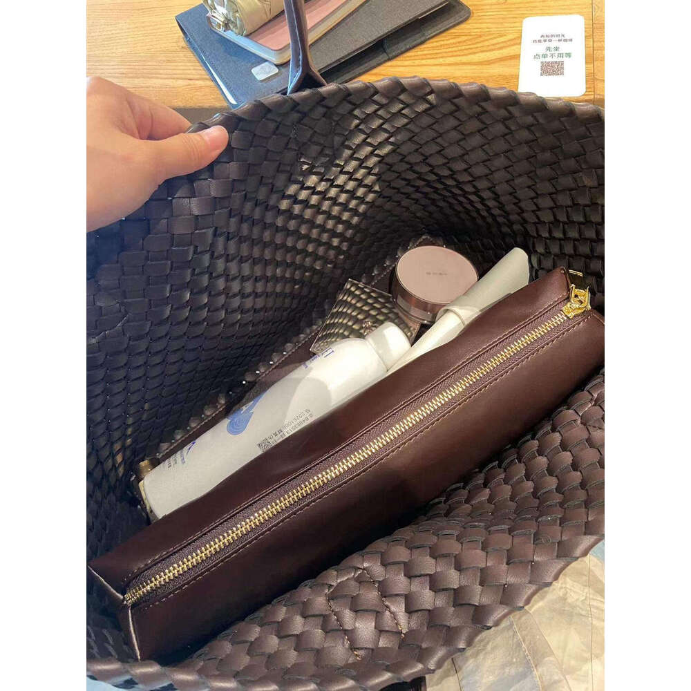 Designer Bag Tote Bag Shoulder Bag Summer New Handwoven Large Capacity Commuter Versatile Tote Travel Underarm Bag