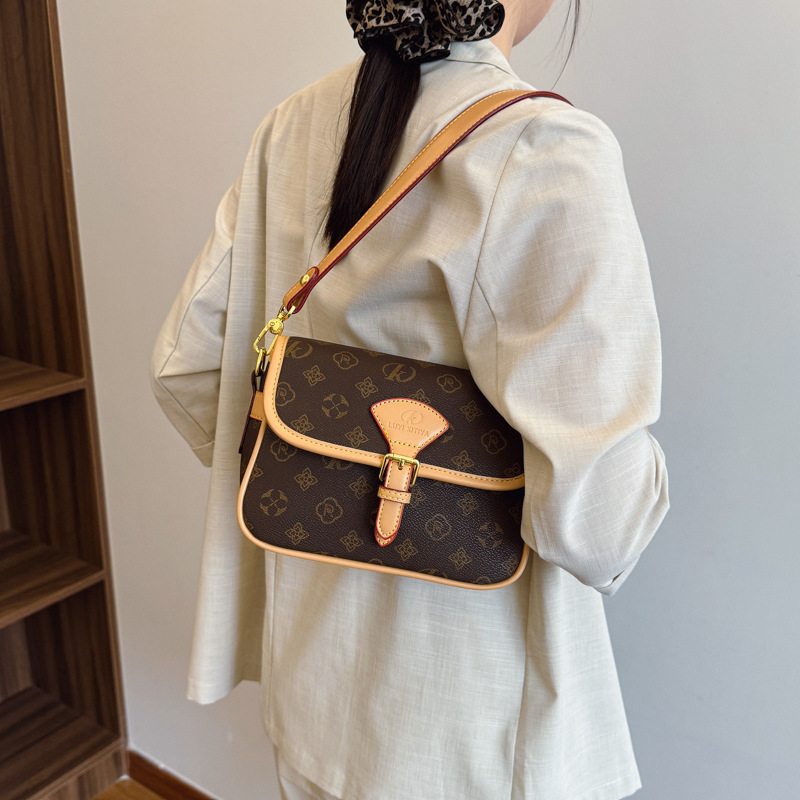 Designer small bag female new autumn and winter fashion all kinds of single shoulder bag texture foreign air cross-body small bag