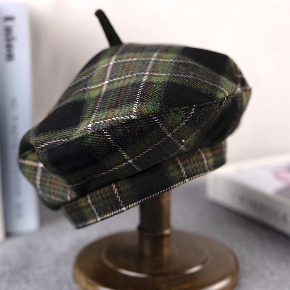 2025 berets Fashion Beret Wool Plaid Green Casual Beanie Retro Literary Forward Cap Cap Driver Women Hat FDM01 250819