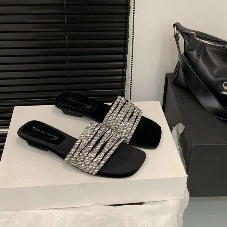 Designer Shoes Fashion Versatile Women's Shoe Summer Outdoor 2025 New High-End Stunning One-Strap Slippers to Match Dresses Beach Sandals