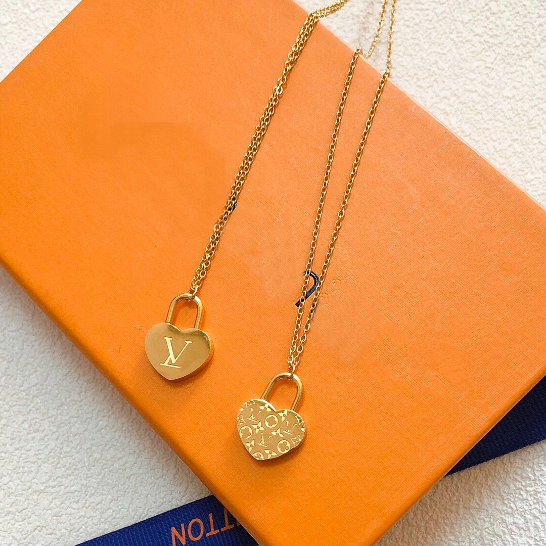 Womens Designer Pendant Neckalce Heart Love Necklace 18K Gold Jewelry Chain Necklace Classic Design Gift Party Long Chain