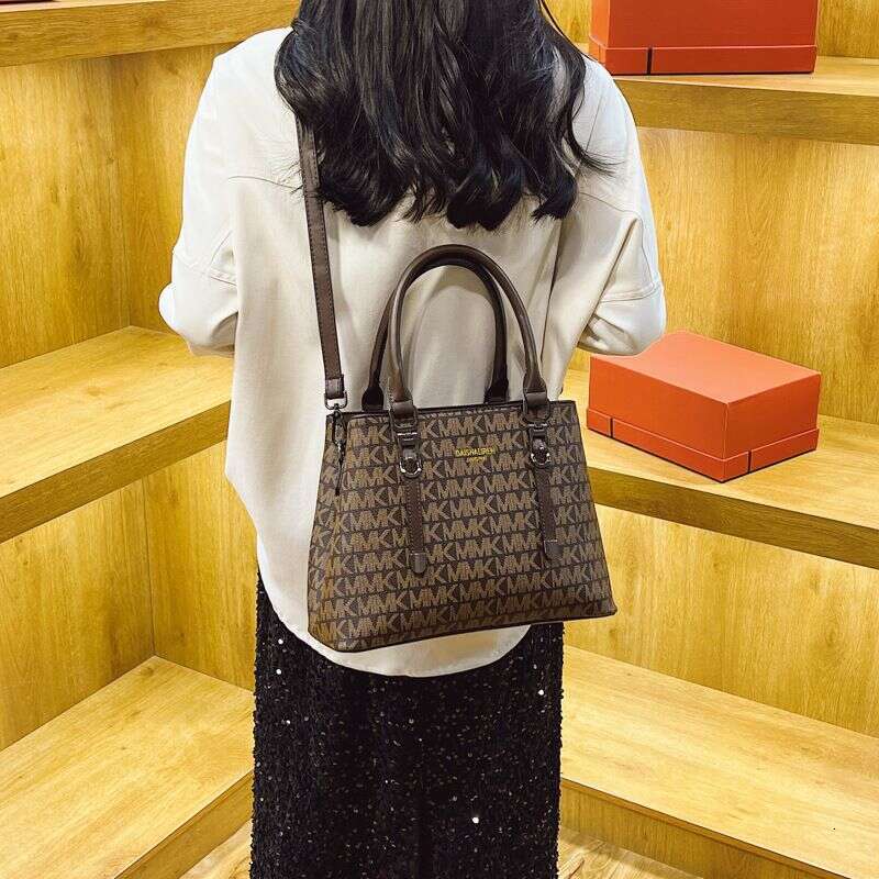 Handbag Large Capacity 2024 New Fashionable, Versatile, And Atmospheric Single Shoulder Diagonal Cross Mom's Women's Bag