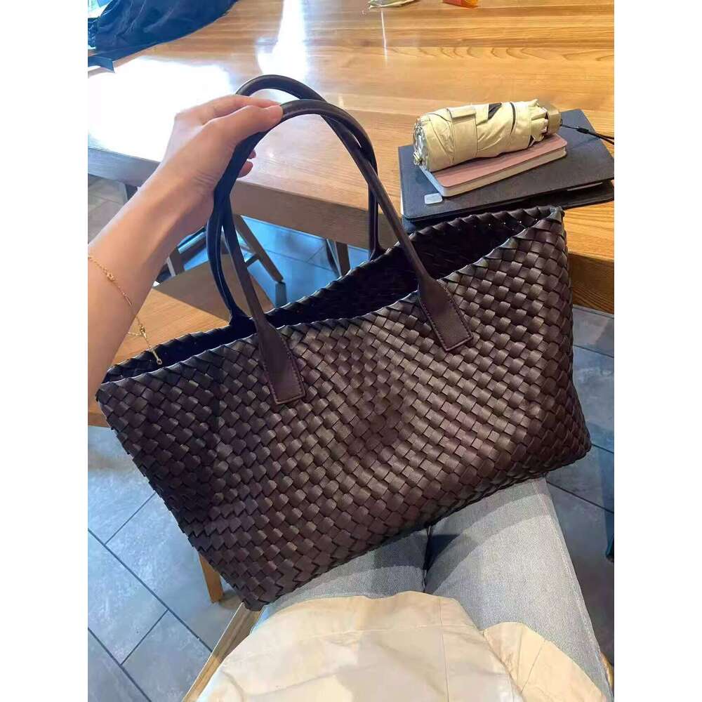 Designer Bag Tote Bag Shoulder Bag Summer New Handwoven Large Capacity Commuter Versatile Tote Travel Underarm Bag