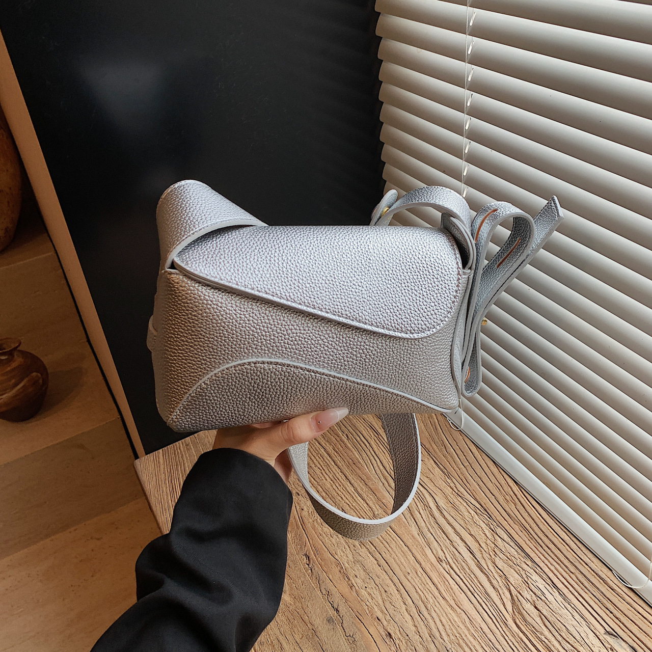 Free shipping designer Versatile Fashion Single Shoulder Bag 2025 New Women Bag Large Capacity Casual Simple Underarm Bag Commuter Bag Crossbody Tote 