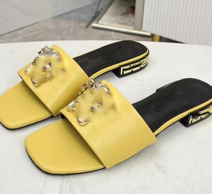 Sandal size35-42 Slippers Chypre Sandal Designer Sliders Flip flops Men's and Women's Beach Comfort Flat Sandals Calf Leather Natural Suede Sheepskin A+