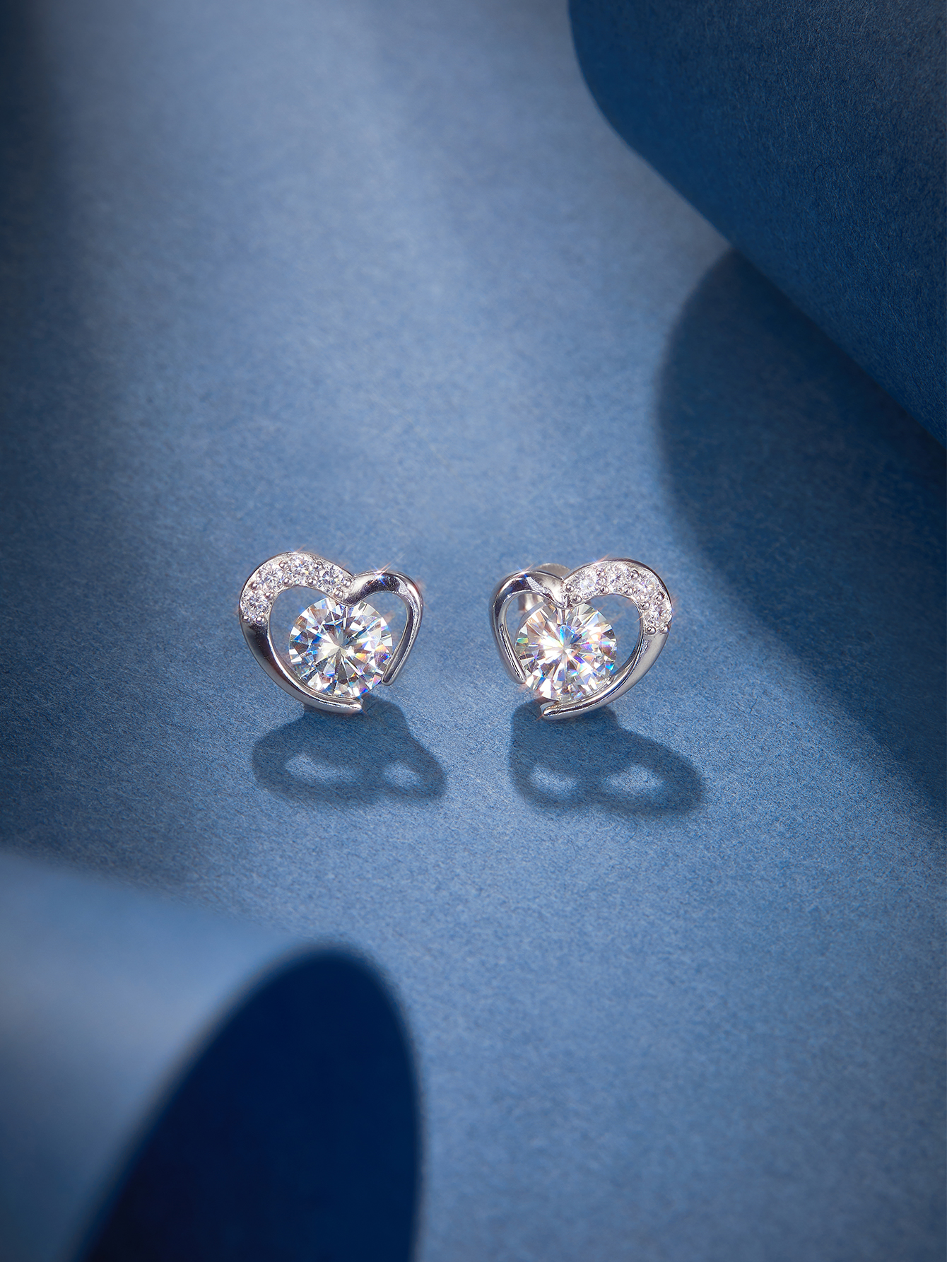 MT Fashion Moissanite Heart-Shaped Stud Earrings for Women, Round Brilliant Cut 1 Carat * 2 PCS High-Quality Moissanite 925 Sterling Silver Hypoallerg