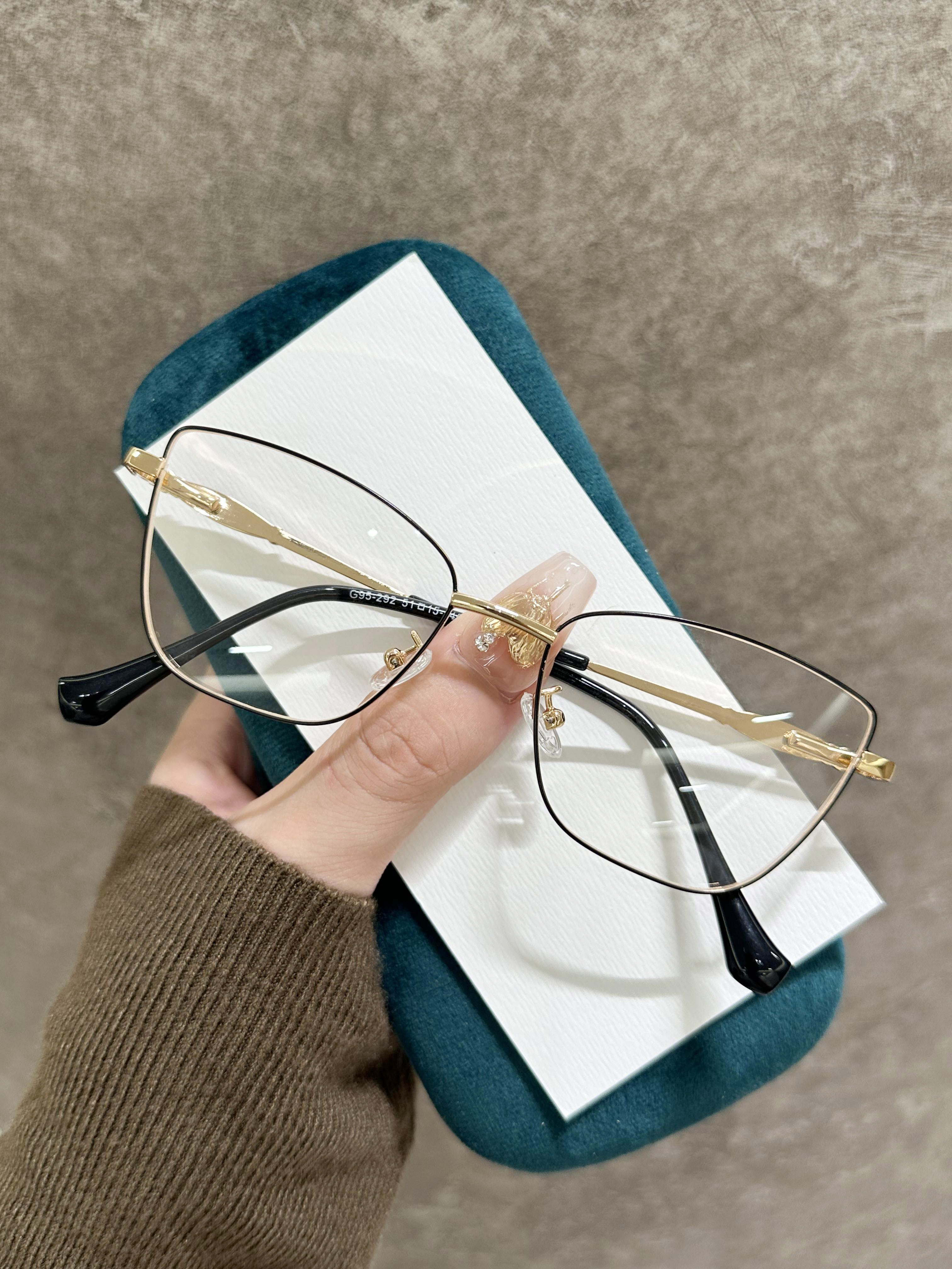 New ultra-lightweight, trendy, natural-looking, lazy-style eyeglass frames G95-292