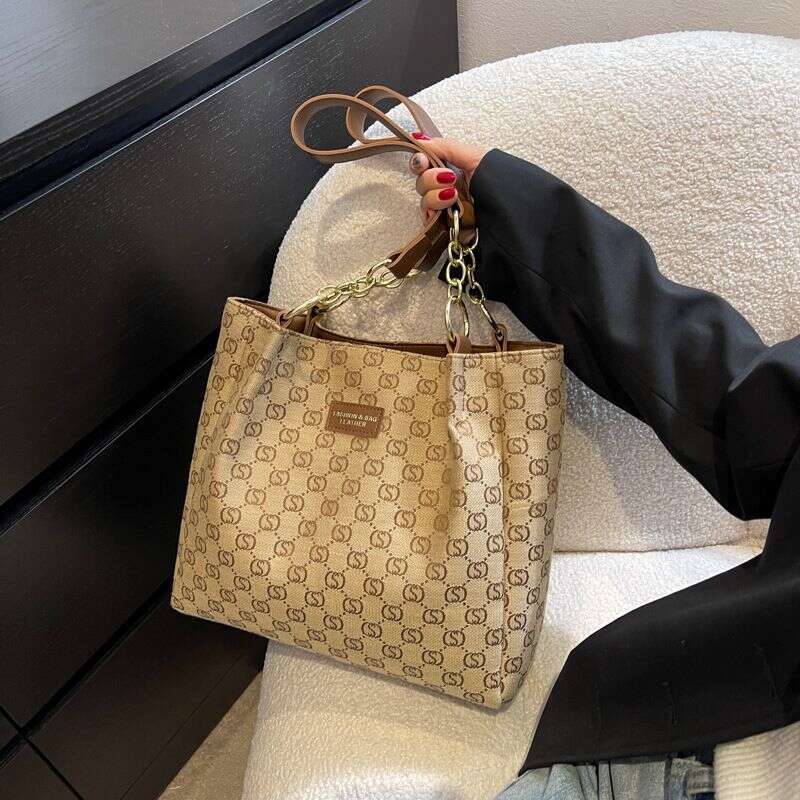 New Hot Selling Women's Bags, Light , High-end Feeling, Fashionable Letters, One Shoulder Crossbody, Popular Online Shopping Bag