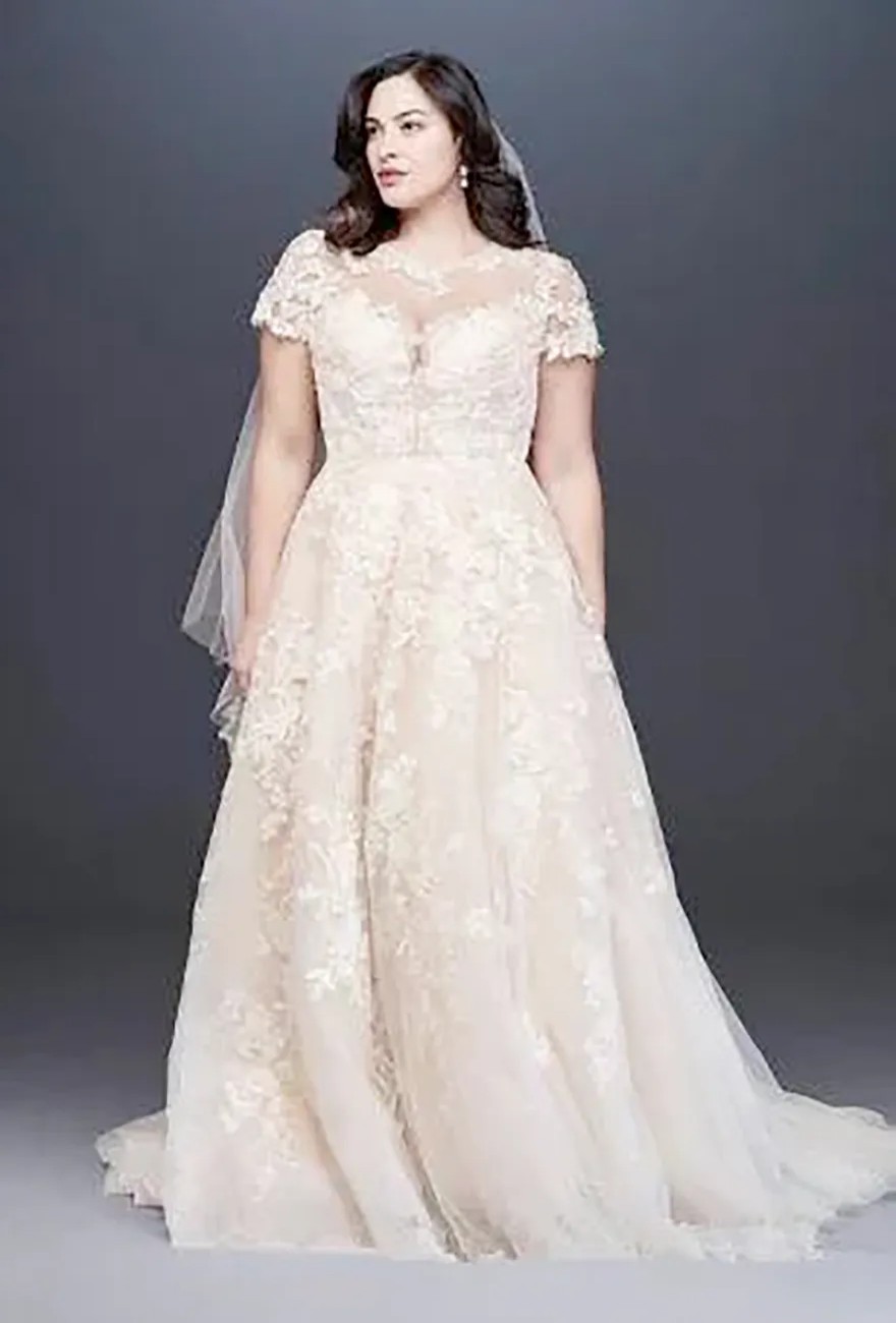 Oleg Cassini Plus Size Wedding Dresses Short Sleeve Jewel Neck Princess Garden Country Wedding Dress Bridal Gown