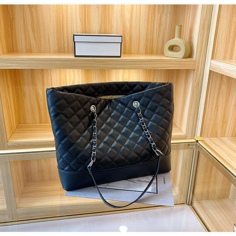 Large Capacity Quilted for Designer Women Summer 2025 New Bags Versatile Fashion Chain Shoulder Handheld Shopping Tote Bag