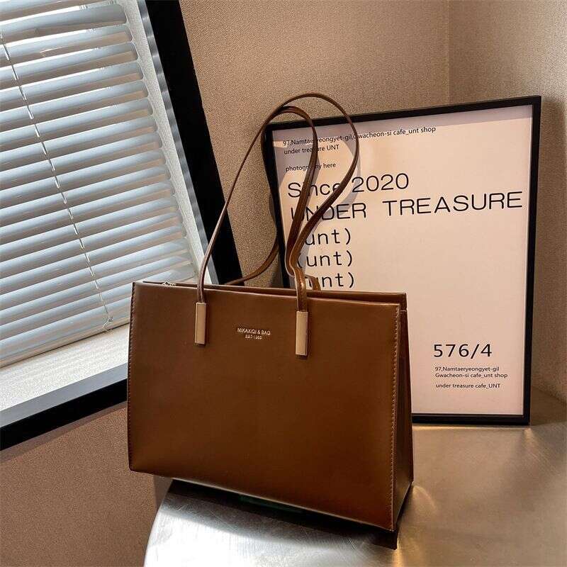 Large-capacity Bag Women's 2023 New High-end Fashion Niche Design Shoulder all-match retro commuter tote bag