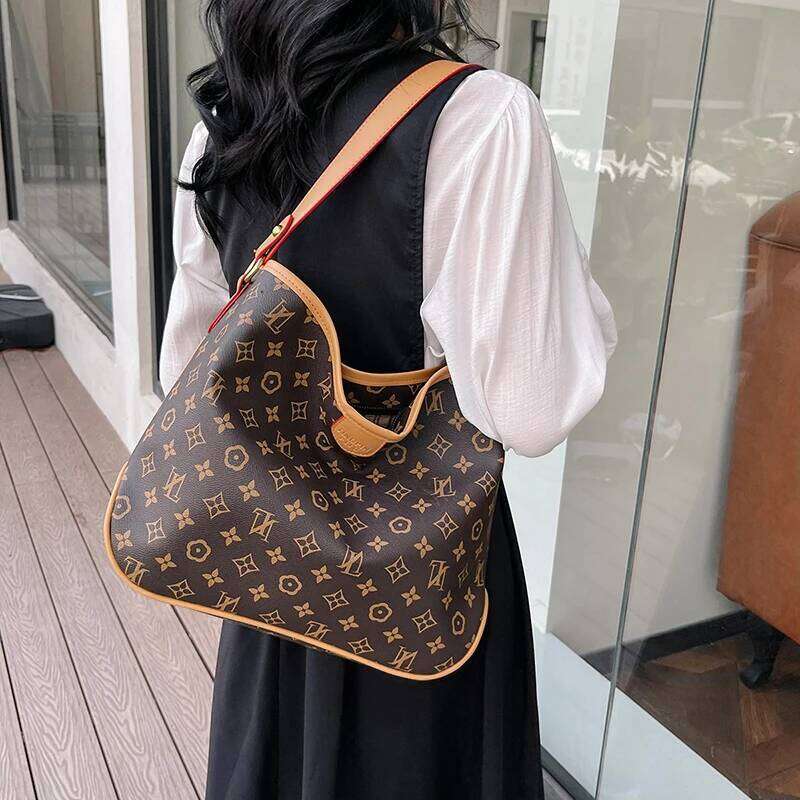 Stylish Crossbody Handbag Women, High Grade Leather Made, Famous Designer, Popular Classic Charm