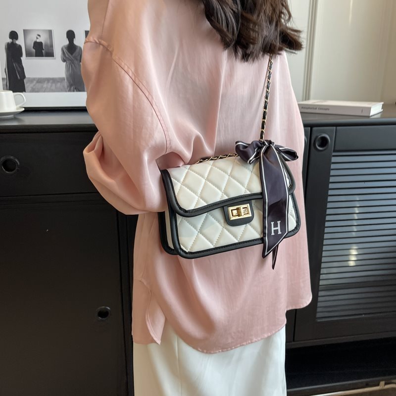 Free Shipping Designer Luxury Women's Diamond Grid Chain Bag Handbag Fashion Temperament Leather Single Shoulder Armpit Bag New Popular Casual Mo