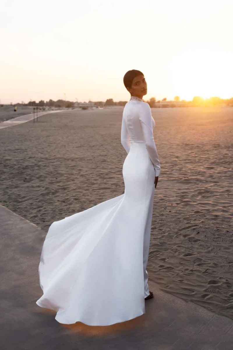 Elegant Mermaid Wedding Dresses O Neck Beaded Sequins Bride Dress Illusion High Splits Sweep Train Bridal Dress Customized