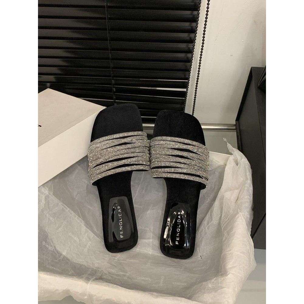 Designer Shoes Fashion Versatile Women's Shoe Summer Outdoor 2025 New High-End Stunning One-Strap Slippers to Match Dresses Beach Sandals