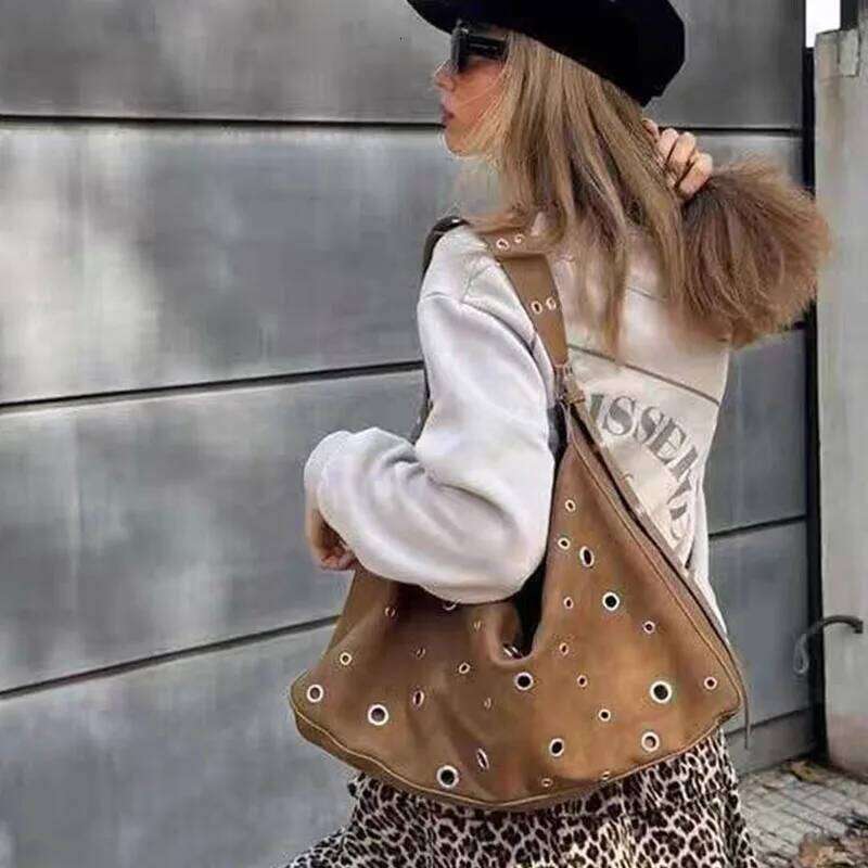 Fashionable Studded Purses Hobo Bag Punk Women Small Shoulder Purse Vegan Leather Designer Handbags Streetwear