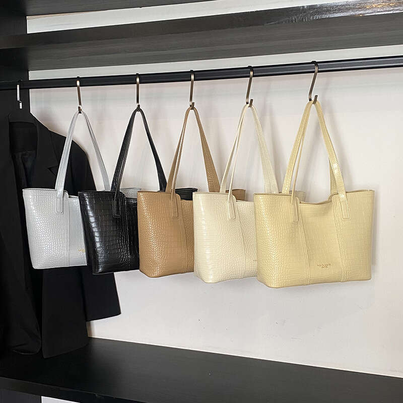 High-end Soft Leather Large Capacity Tote for Women 2025 Summer Trendy Designer Bags Versatile Crocodile Pattern Commuting Shoulder Bag