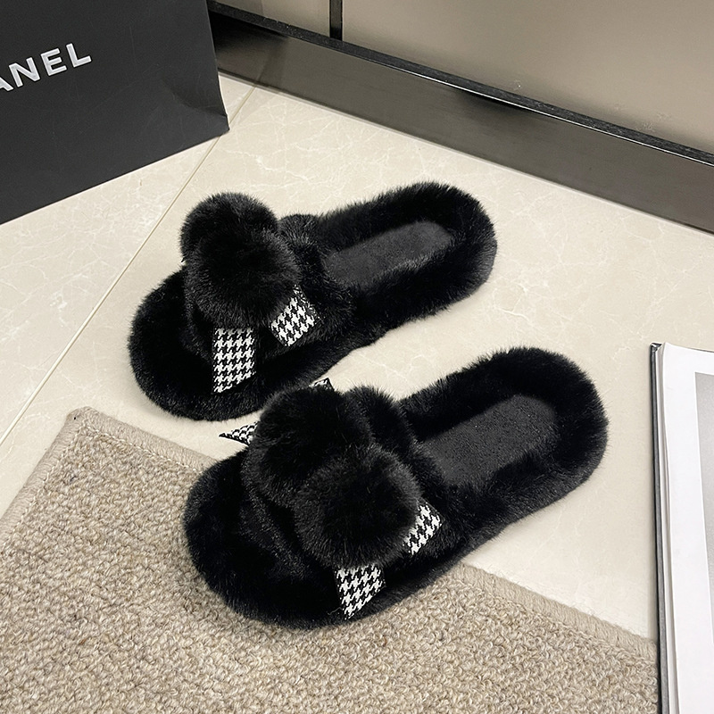 hot Free delivery designer Women cotton mop Minimally designed woolen slippers with a flat bottom for comfortable use on the outside