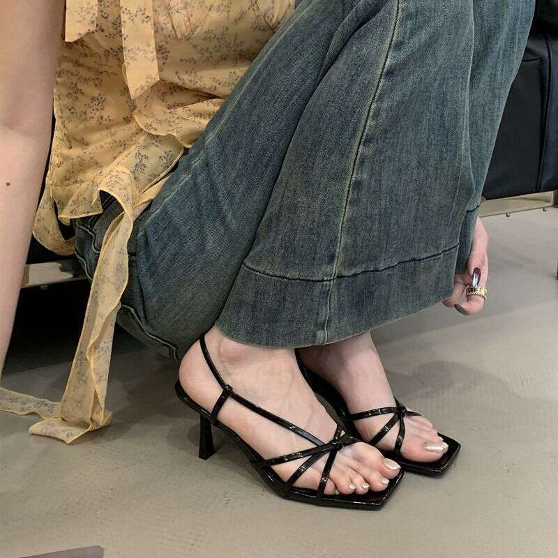Internet Shoe Celebrity Elegant Thin Strap Socialite Designer Shoes Stiletto Open-Toe Heels 2025 Fairy Style Summer French Cross High Heel Sandals