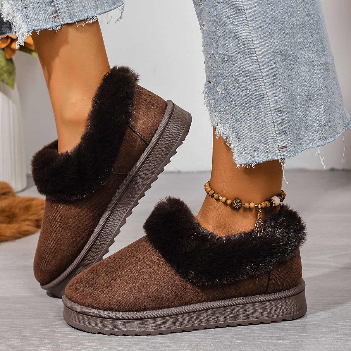 new Free delivery designer woman cotton boots Velvet cotton shoes with anti slip thick sole and warm short boots