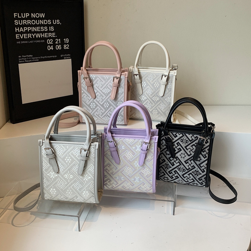 Free Shipping Designer New Fashion Women's High-end Texture Handbag Simple And Fashionable Printed Commuting Shoulder Crossbody Bag Casual Phone 