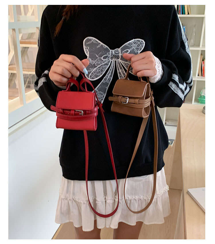 Korean Version Fashionable Versatile Crossbody for Women 2025 Summer Bags Niche Texture Cute Mini Shoulder Designer Earphone Bag