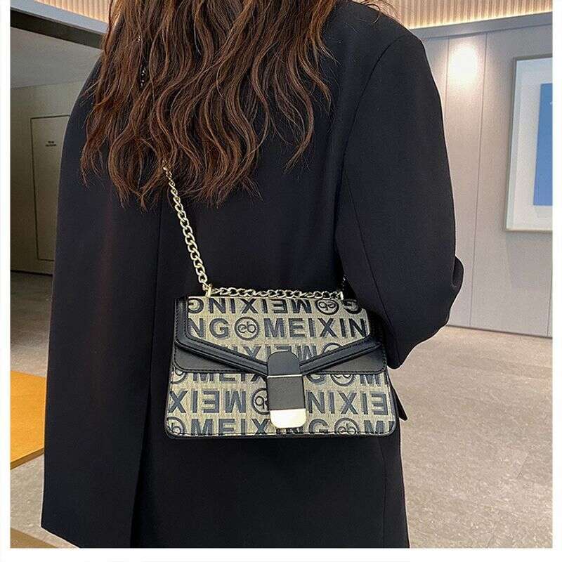 Cross-border 2023 new one-shoulder Messenger letter women's fashion all-match Dionysus live broadcast small square bag trend