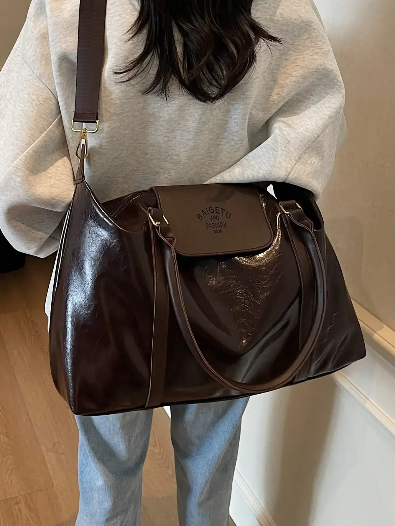 Fashion large capacity handbag Casual short trip travel bag Holiday gym tote bag retro oil wax gloss PU leather crossbody bag 250818