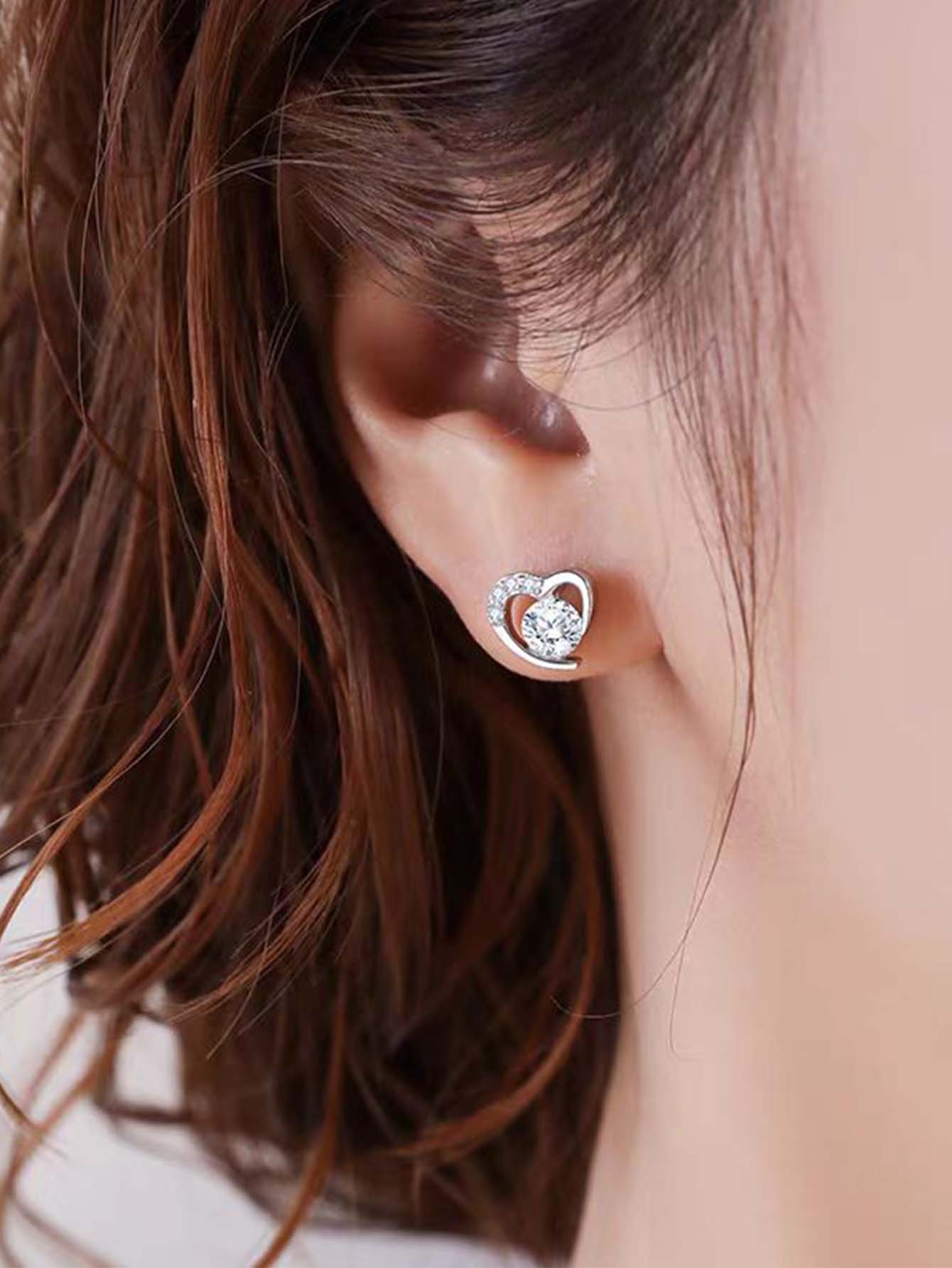 MT Fashion Moissanite Heart-Shaped Stud Earrings for Women, Round Brilliant Cut 1 Carat * 2 PCS High-Quality Moissanite 925 Sterling Silver Hypoallerg