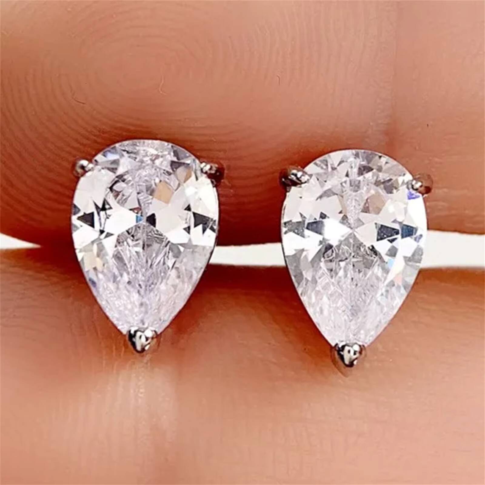 925 silver Hot Sale Exquisite Pear Shaped Bling Crystal Moissanite Earring for Luxury Silver Plated Stud Earrings Women Jewelry