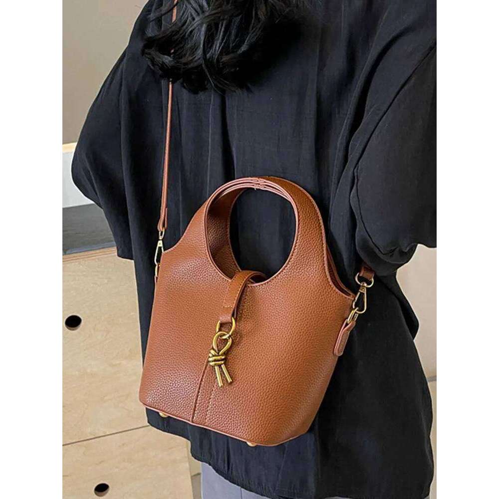 Women New Style Trendy Crossbody Bucket Fashionable High End Office Handbag Personalized Metal Decoration One Shoulder Bag