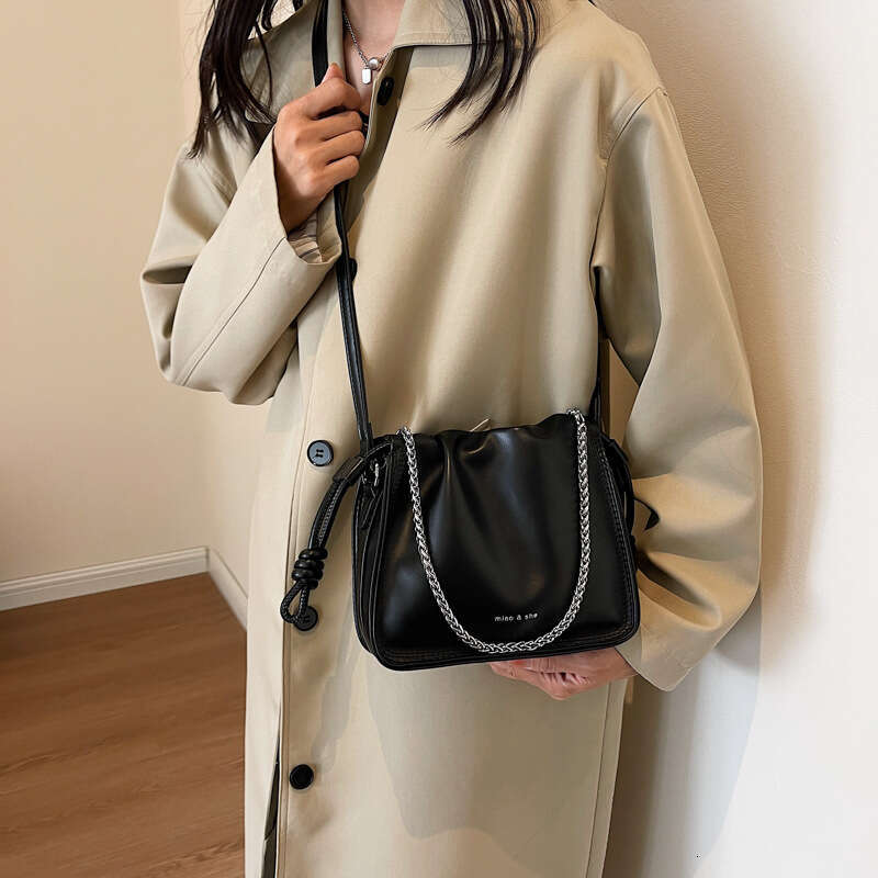 Designer Korean Style Fashion Versatile Chain for Women New Pleated Cloud Small Square 2025 Summer Bags Niche Crossbody Bag