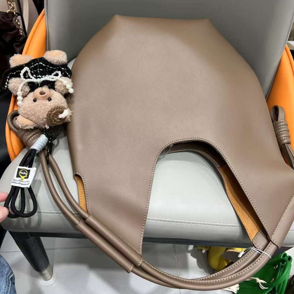 Designer Bag Tote Bag Shoulder Bag Early Autumn New Simple Versatile Large Capacity Tote Korean Version Niche Light Luxury Trend Commuting Handheld Sh