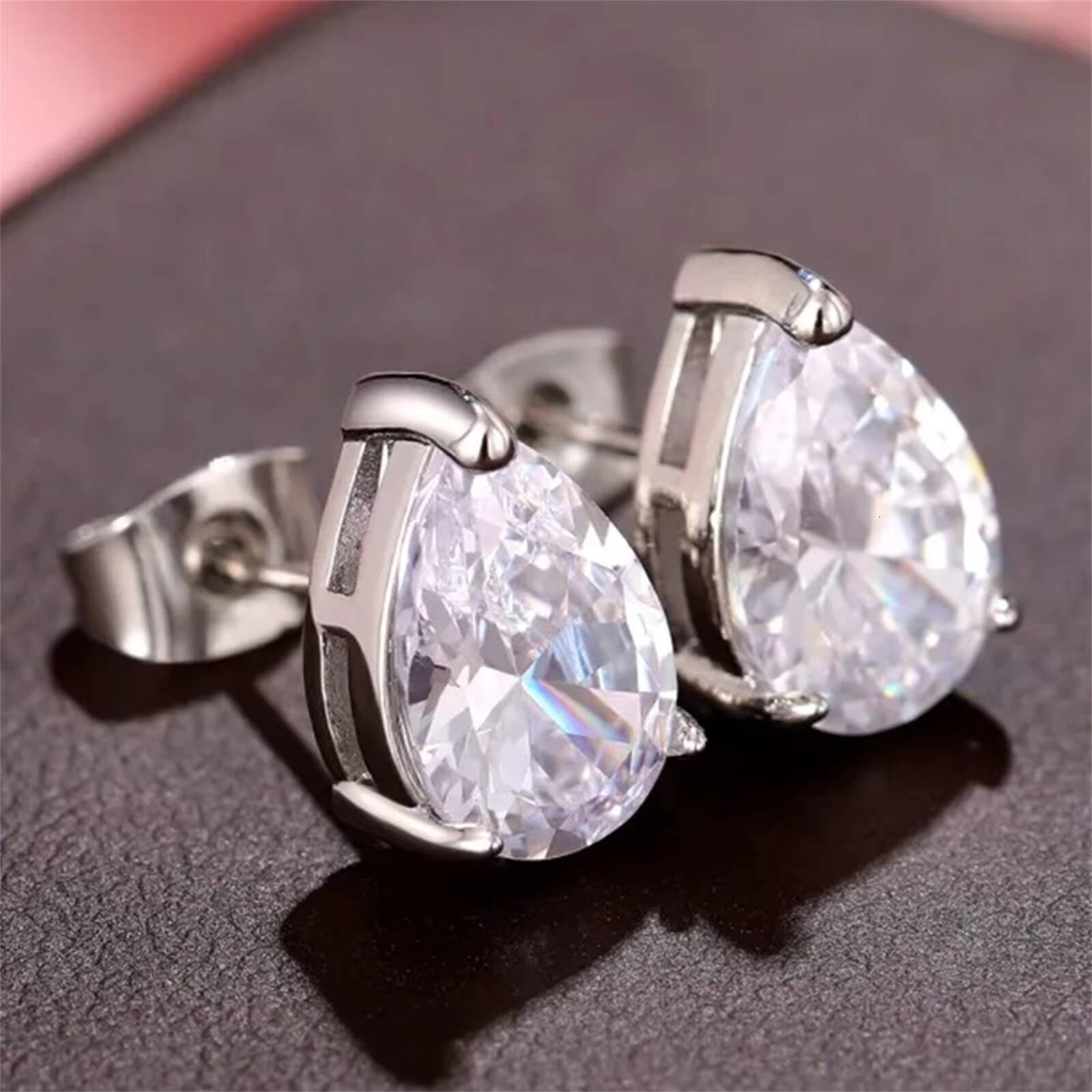 925 silver Hot Sale Exquisite Pear Shaped Bling Crystal Moissanite Earring for Luxury Silver Plated Stud Earrings Women Jewelry