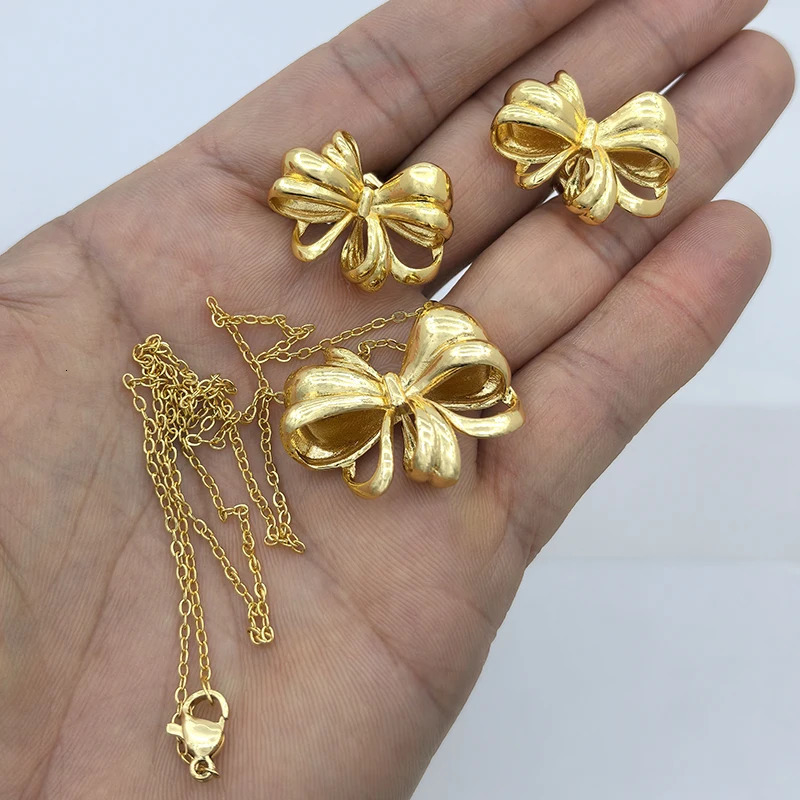 Italian Earrings Necklace Exquisite Bow Knot Pendant Sets Dubai Gold Plated Copper Engagement Appointment Jewelry Gifts 250815