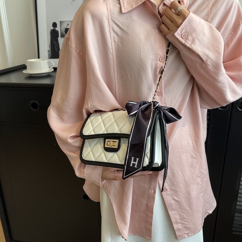 Free Shipping Designer Luxury Women's Diamond Grid Chain Bag Handbag Fashion Temperament Leather Single Shoulder Armpit Bag New Popular Casual Mo