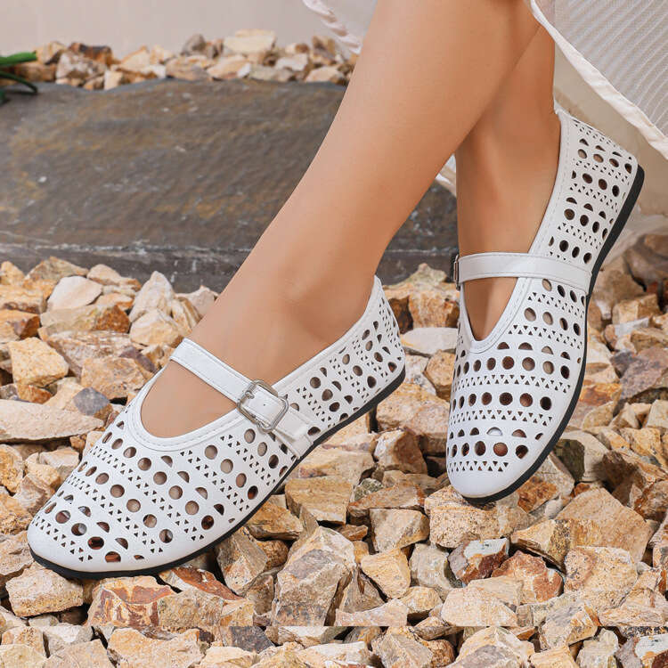 36-43 Shoe Large Size Hollow Leather Casual Shoes for Women Outdoor Designer Wear 2025 Summer New Fashion Versatile Sandals