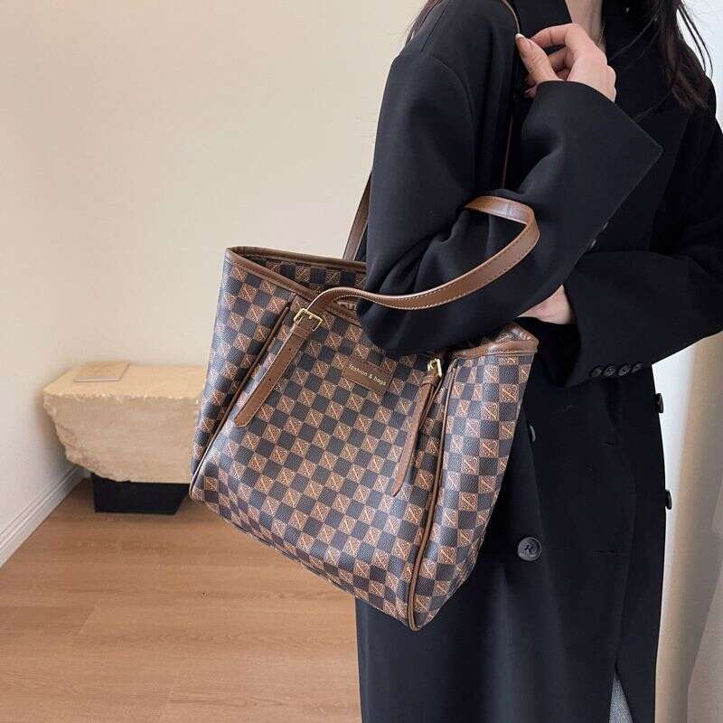 European and American Popular 2024 New Printed Tote Shopping Large Capacity Versatile Retro One Shoulder Crossbody Bag