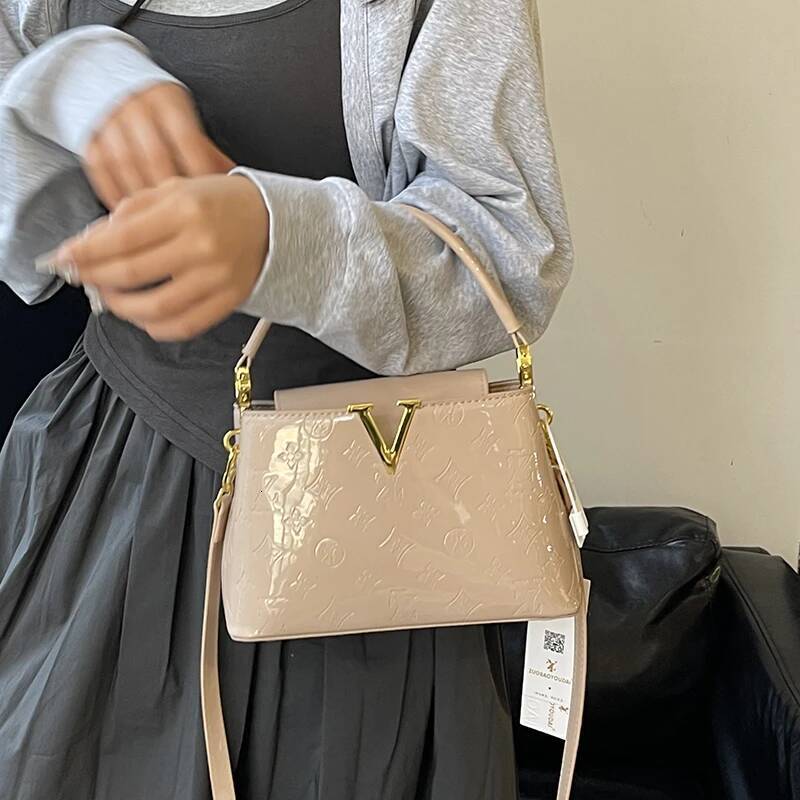 Brand Famous Designer Women's Leather Hand Bag Classic Elegant Shoulder Style Popular For Ladies With Spacious Interior